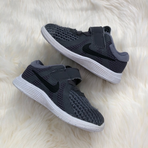 boys gray nikes